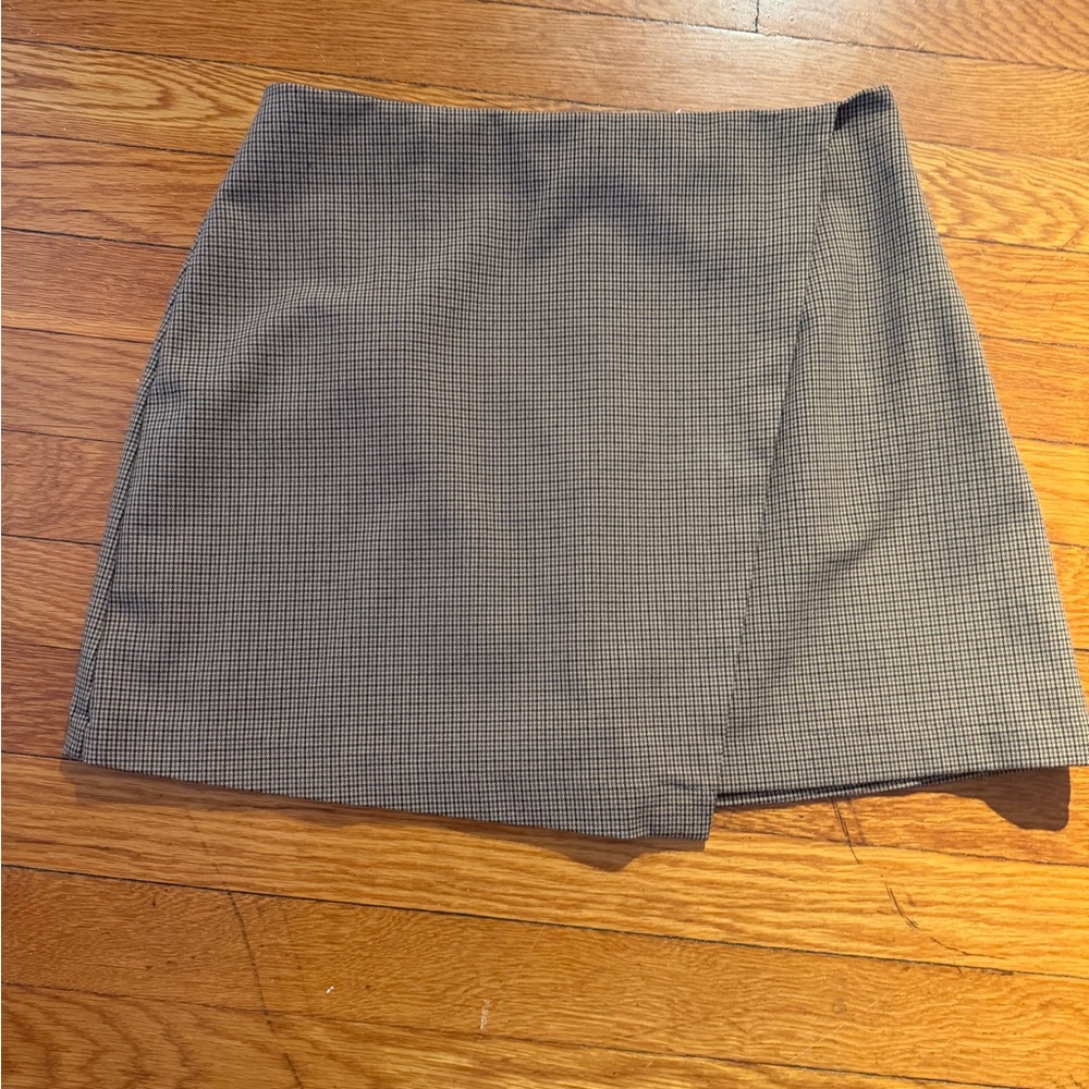 Abercrombie & Fitch Scarlet Mini Skort